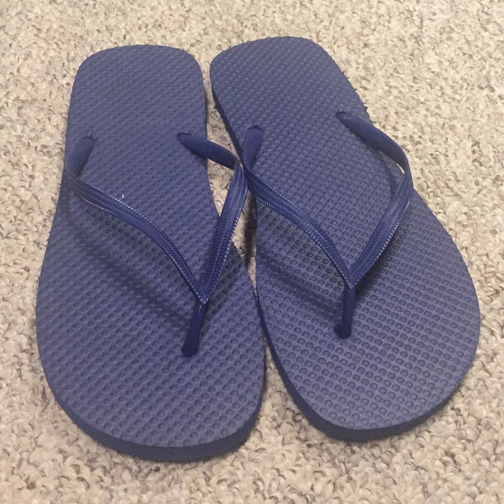 Size 8(but run big) flip flops